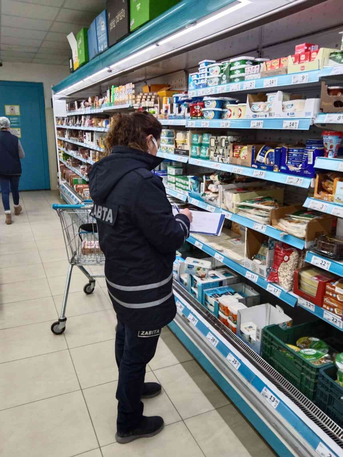 Bigadiç Belediyesi Zabıta Müdürlüğü’ne bağlı ekipler fahiş fiyat ve stokçuluğa karşı ilçe genelindeki tüm marketlerde denetim gerçekleştirdi ...