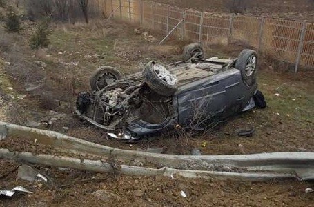 Bilecik’te otomobil şarampole uçtu: 5 yaralı Bilecik’in Bozüyük ilçesinde seyir halinde şarampole uçan araçta bulunan 5 kişi yaralandı. Alınan bilgilere göre; Bozüyük-Eskişehir karayolunda ...