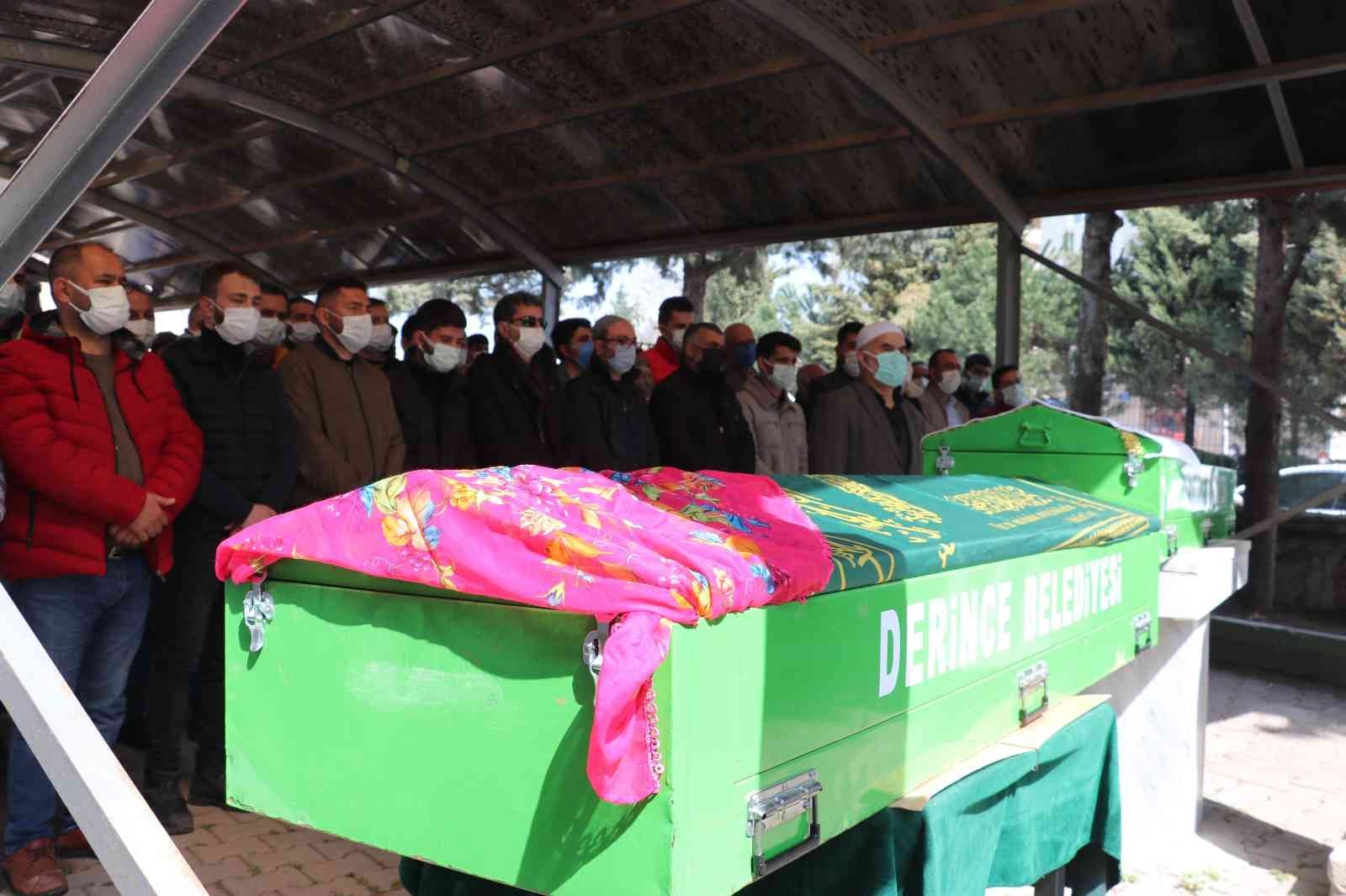 Bilirkişi, ’Yüzde 51 intihar olabilir’ deyince, şartlı tahliye edildi Kocaeli’de evlendikten 3 ay sonra eşi Beyzanur Özel Fidan’ı evde ölü bulan sanığın yargılandığı davada bilirkişi olayın yüzde 51 ihtimalle ...