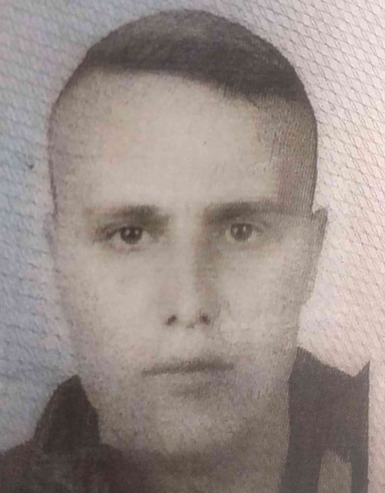 ’Borsacıyım’ dedi, beş kişiyi yüzbinlerce lira dolandırdı Kendini borsacı ve hayırsever iş adamı olarak tanıtan Osman Ç. Gemlik’te 3 kişiyi, Orhangazi’de de iki kişiyi dolandırdığı şüphesi ile suç ortağı ...