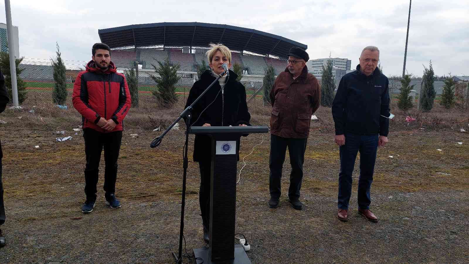 Bu fidanlar pandeminin baş kahramanları için boy gösterecek Korona virüs pandemisinde hayatını kaybeden sağlık çalışanları için Tekirdağ’ın Süleymanpaşa ilçesinde fidan dikim etkinliği gerçekleştirildi ...