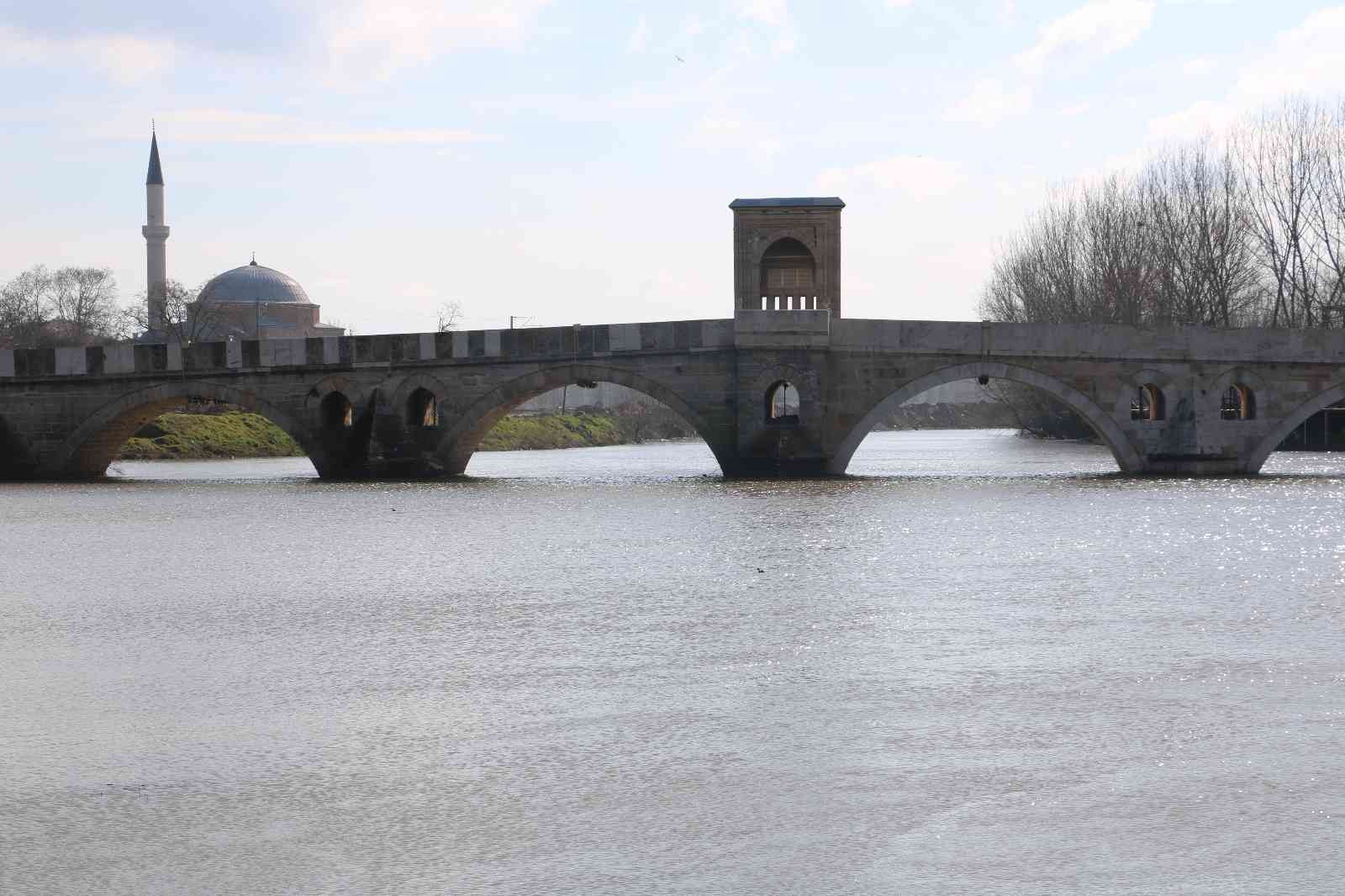 Bulgaristan’da karların erimesiyle Edirne’de nehir debileri arttı Bulgaristan’da karların erimeye başlamasının ardından kaynağını Bulgaristan’dan alan ve Edirne’den de geçen Meriç ve Tunca nehirlerinin debisinde ...