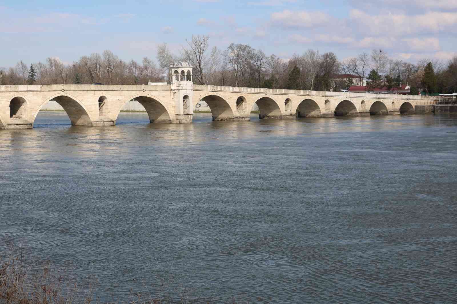 Bulgaristan’da karların erimesiyle Edirne’de nehir debileri arttı Bulgaristan’da karların erimeye başlamasının ardından kaynağını Bulgaristan’dan alan ve Edirne’den de geçen Meriç ve Tunca nehirlerinin debisinde ...