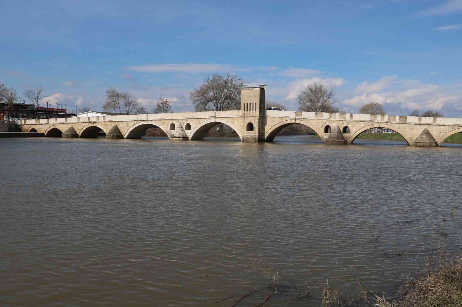 Bulgaristan’da karların erimesiyle Edirne’de nehir debileri arttı Bulgaristan’da karların erimeye başlamasının ardından kaynağını Bulgaristan’dan alan ve Edirne’den de geçen Meriç ve Tunca nehirlerinin debisinde ...