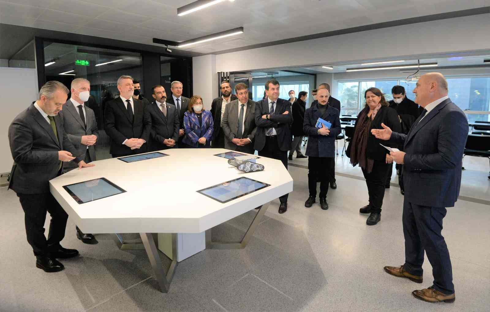 Bursa ve Gaziantep sürdürülebilir kalkınma için güçlerini birleştirdi Türkiye ekonomisi ve sanayisinin en güçlü merkezlerinden olan Bursa ve Gaziantep, Türkiye’nin sürdürülebilir kalkınma hedefleri için güçlerini ...