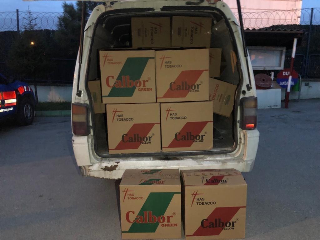 Bursa’da 1,5 milyon liralık kaçak sigara ele geçirildi Bursa İl Jandarma Komutanlığı ekipleri tarafından yapılan baskında piyasa değeri 1,5 milyon lira olan 637 bin 500 adet sigara, 1 buçuk milyon ...