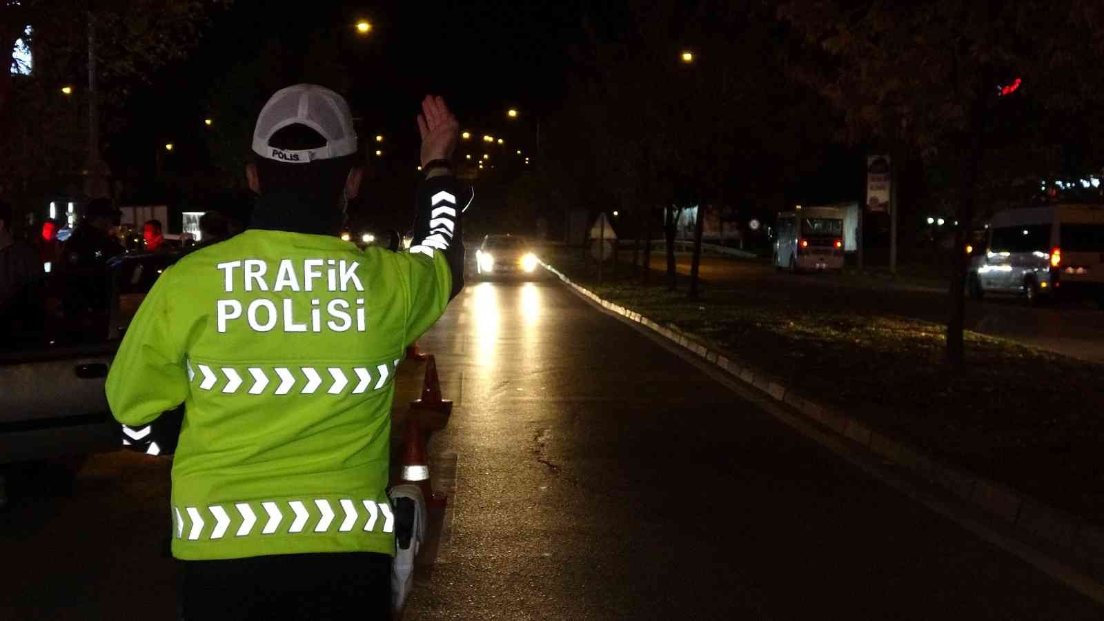 Bursa’da Asayiş Şube Müdürlüğü ekipleri, trafik ve İlçe Emniyet Müdürlüğü ekipleri Görükle bölgesinde ’’Çakır’’ uygulaması yaptı. Uygulamada 39 ...
