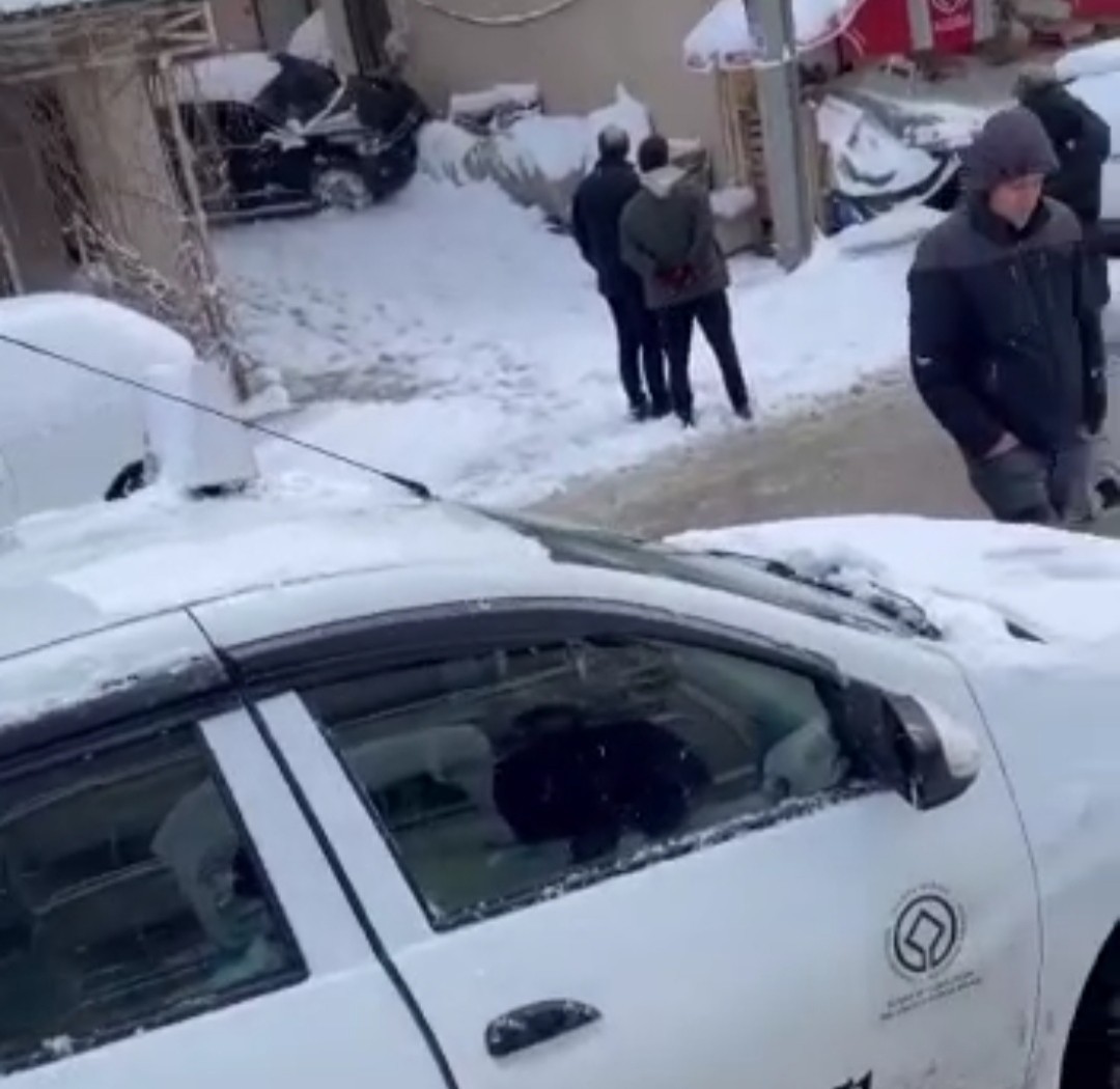 Bursa’da kayan araç doğalgaz kutusuna çarptı Bursa’da kar yağışı sonrası kayan araç doğalgaz kutusunu yerinden söktü. Olay, dün sabah saatlerinde merkez Osmangazi ilçesi Mollaarap Mahallesi ...