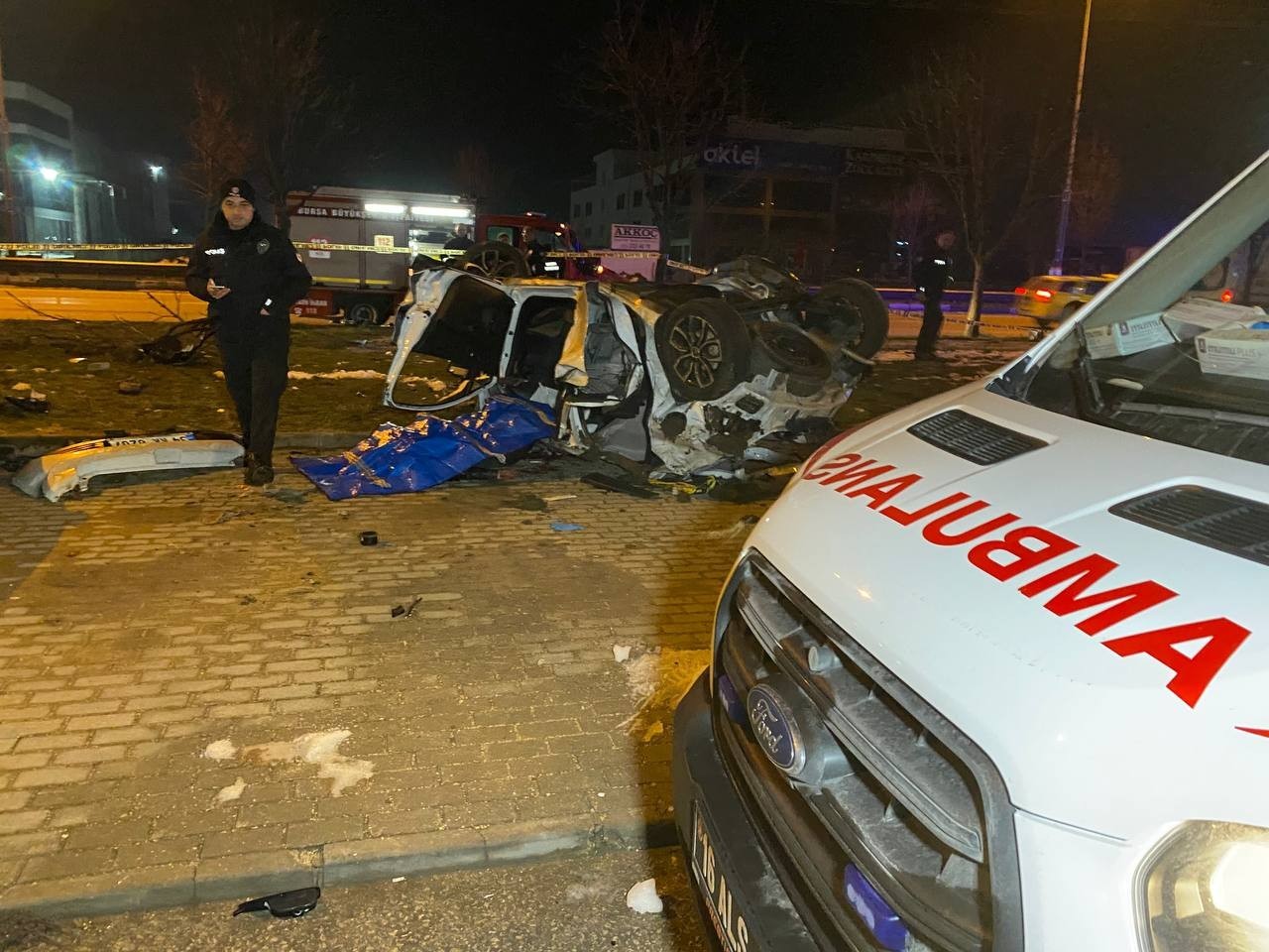 Bursa’da otomobil taklalar atarak 50 metre sürüklendi: 2 ölü Bursa’da otomobil sürücüsünün kontrolünden çıkarak yol kenarındaki ağaçları devirdikten sonra 50 metre boyunca taklalar attı. Otomobilde bulunan ...