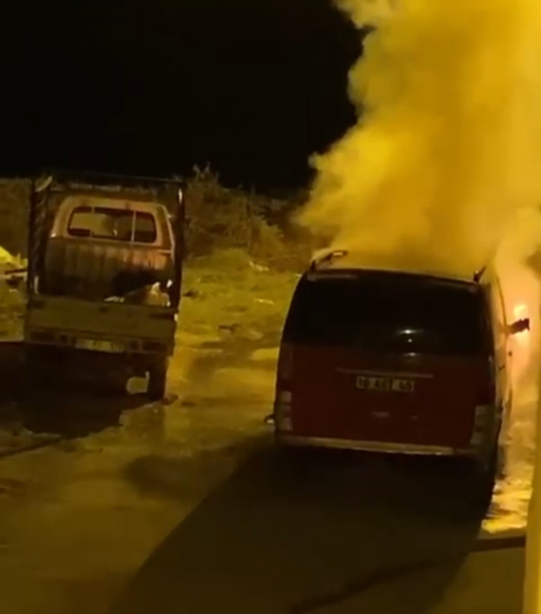 Bursa’da park halindeki otomobil alev alev yandı Bursa’da park halindeki hafif ticari araç alev alev yandı. O anlar kameraya yansıdı. Yangın, sabah saatlerinde merkez Osmangazi ilçesinde meydana ...