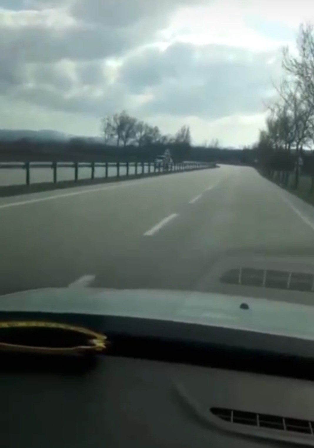 Bursa’da ters yönde ölümüne yolculuk Bursa’da bir otomobil sürücüsü otobanda ters yönde 100 kilometre hızla gitti. O anlar kameraya yansıdı. Bursa’da Görükle mevkisinde bulunan ...