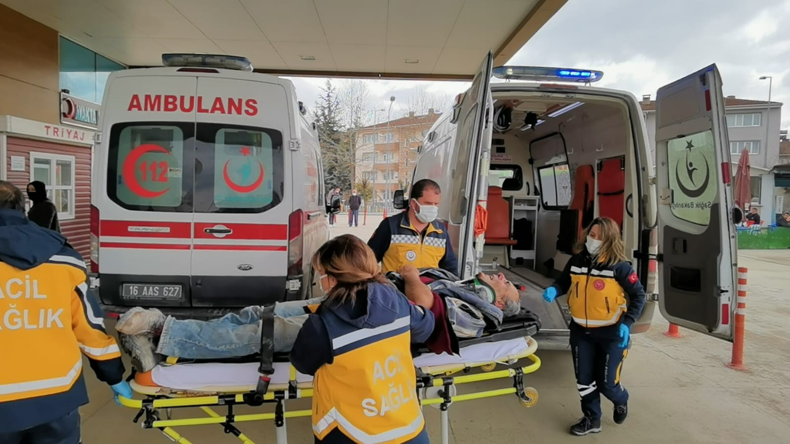 Bursa’da yapımı devam eden inşaatın 3. katından düşen usta, ağır yaralandı. Olay, İnegöl ilçesi Kemalpaşa Mahallesi Hikmet Şahin Kültürparkı ...