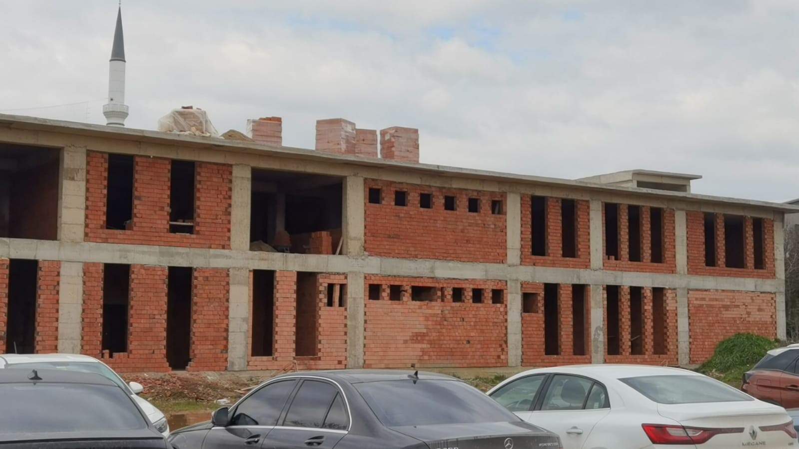 Bursa’da yapımı devam eden inşaatın 3. katından düşen usta, ağır yaralandı. Olay, İnegöl ilçesi Kemalpaşa Mahallesi Hikmet Şahin Kültürparkı ...