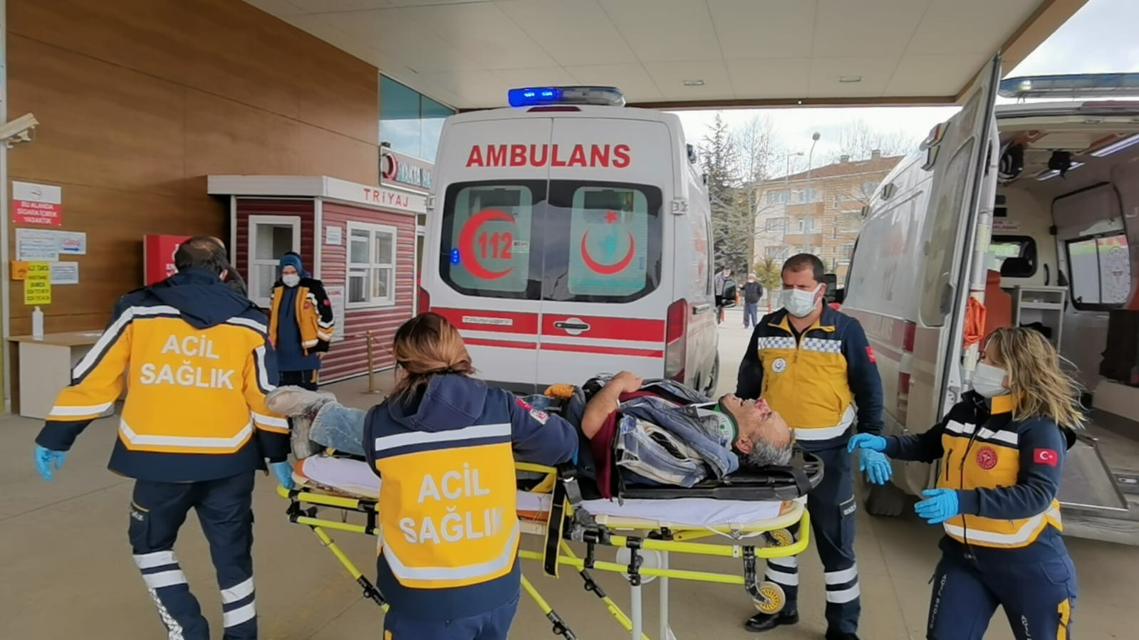 Bursa’da yapımı devam eden inşaatın 3. katından düşen usta, ağır yaralandı. Olay, İnegöl ilçesi Kemalpaşa Mahallesi Hikmet Şahin Kültürparkı ...