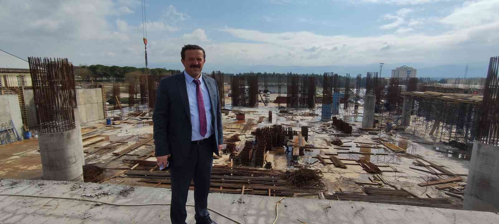 Bursa’nın görkemli camisinde kaba inşaat bitme aşamasına geldi Bursa’nın en büyük cami ve külliye inşaatında sona yaklaşıldı. İnşaat alanı 25 bin metre kareyi bulan caminin önümüzdeki yılın sonlarına doğru ...