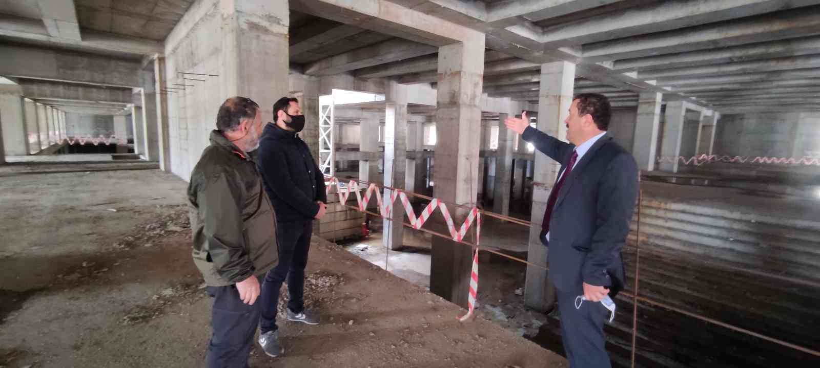 Bursa’nın görkemli camisinde kaba inşaat bitme aşamasına geldi Bursa’nın en büyük cami ve külliye inşaatında sona yaklaşıldı. İnşaat alanı 25 bin metre kareyi bulan caminin önümüzdeki yılın sonlarına doğru ...