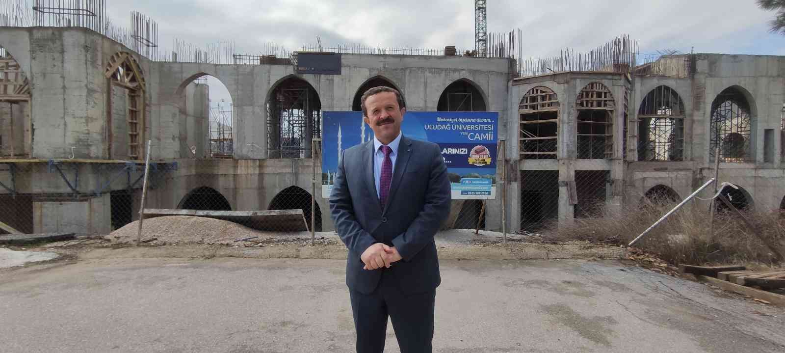 Bursa’nın görkemli camisinde kaba inşaat bitme aşamasına geldi Bursa’nın en büyük cami ve külliye inşaatında sona yaklaşıldı. İnşaat alanı 25 bin metre kareyi bulan caminin önümüzdeki yılın sonlarına doğru ...