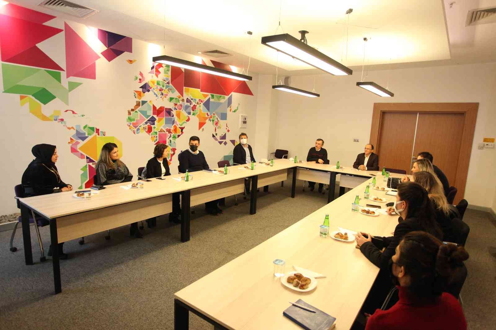 Bursa’nın iki Teknopark’ı gelecek için el ele verdi Bursa Teknik Üniversitesi bünyesinde kurulan Bursateknopark ile Bursa Uludağ Üniversitesi bünyesindeki ULUTEK Teknopark arasında işbirliği ...