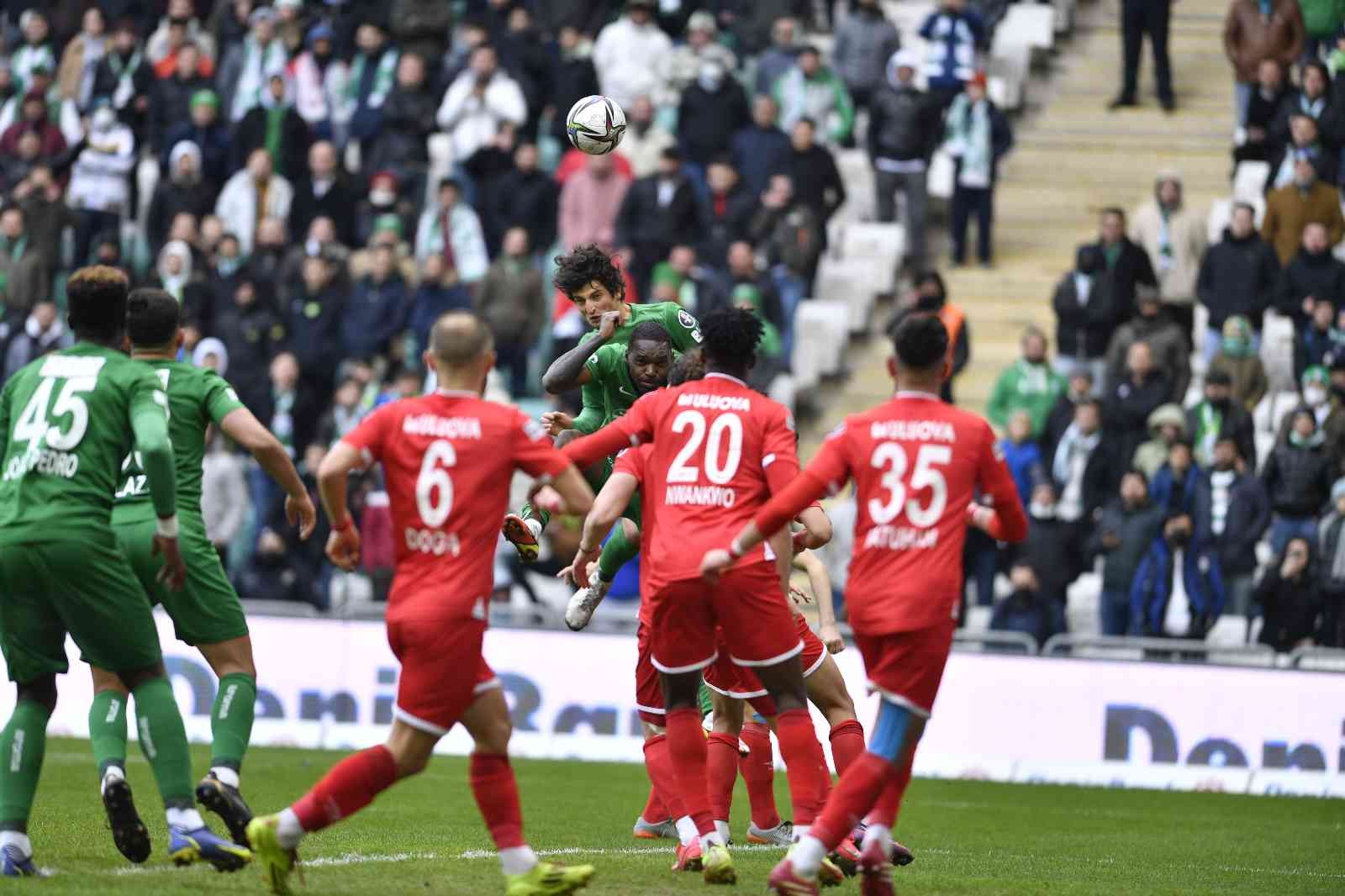 Bursaspor, PFDK’ya sevk edildi Bursaspor, 2-1 kazandığı Balıkesirspor maçı sonrası Profesyonel Futbol Disiplin Kurulu’na (PFDK) sevk edildi. Türkiye Futbol Federasyonu’ndan ...