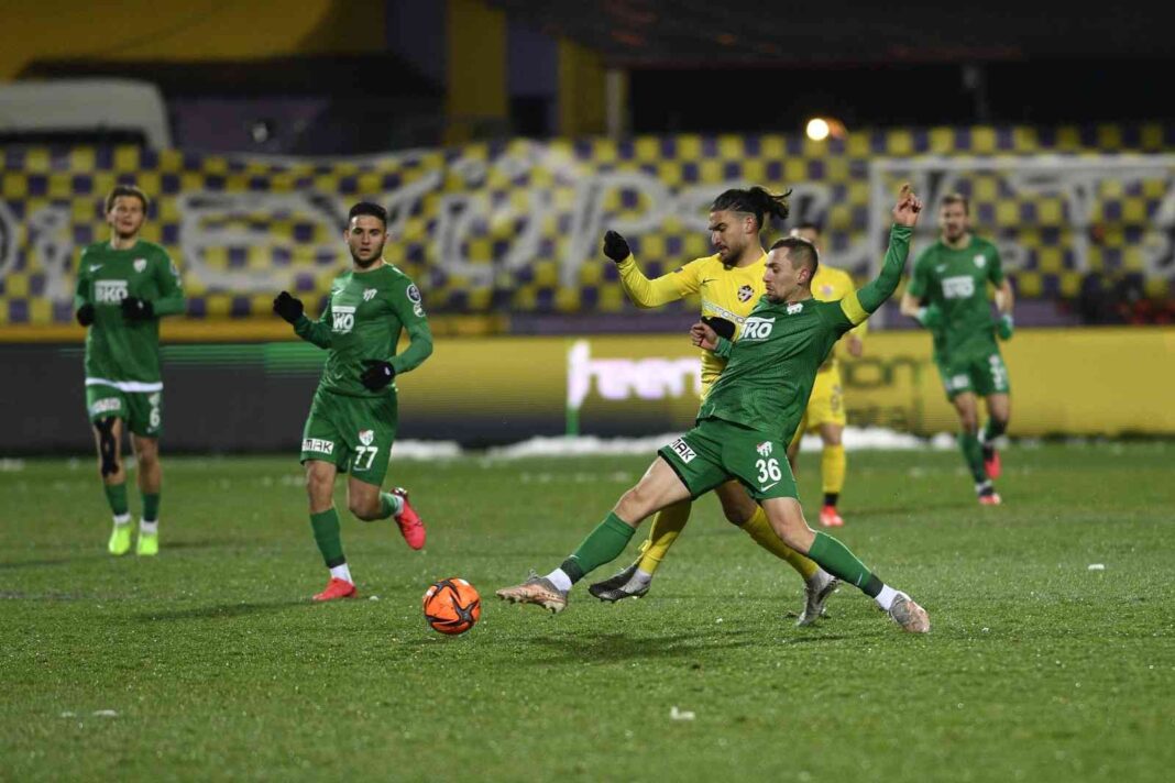 bursaspor-son-12-macta-1-galibiyet-aldi-L1T5Q8AL.jpg