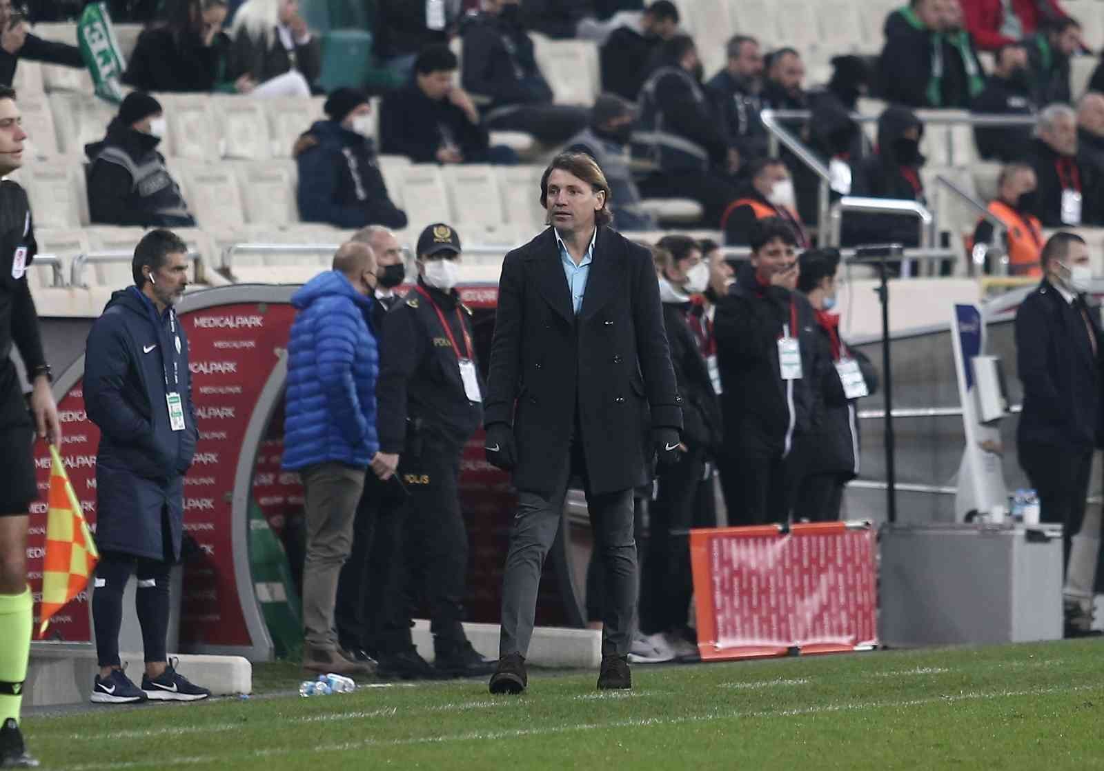 Bursaspor’da Tamer Tuna ile yollar ayrıldı Bursaspor Kulübü, Teknik Direktör Tamer Tuna ile yollarını ayırdığını açıkladı. Bursaspor Kulübü’nde yine teknik direktör ayrılığı yaşandı. Yeşil ...