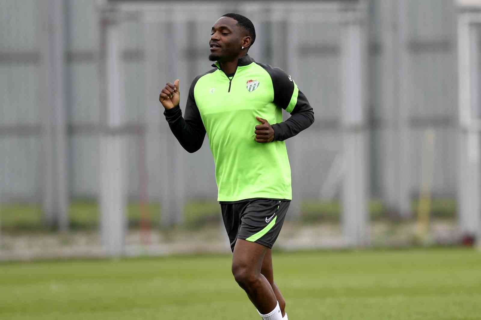 Bursaspor’da tempo arttı Bursaspor bugünkü antrenmanda tempolu koşular yaptı. Teknik Direktör Mustafa Er, oyuncularının kondisyonları ile ilgili notlar aldı. Spor Toto 1 ...