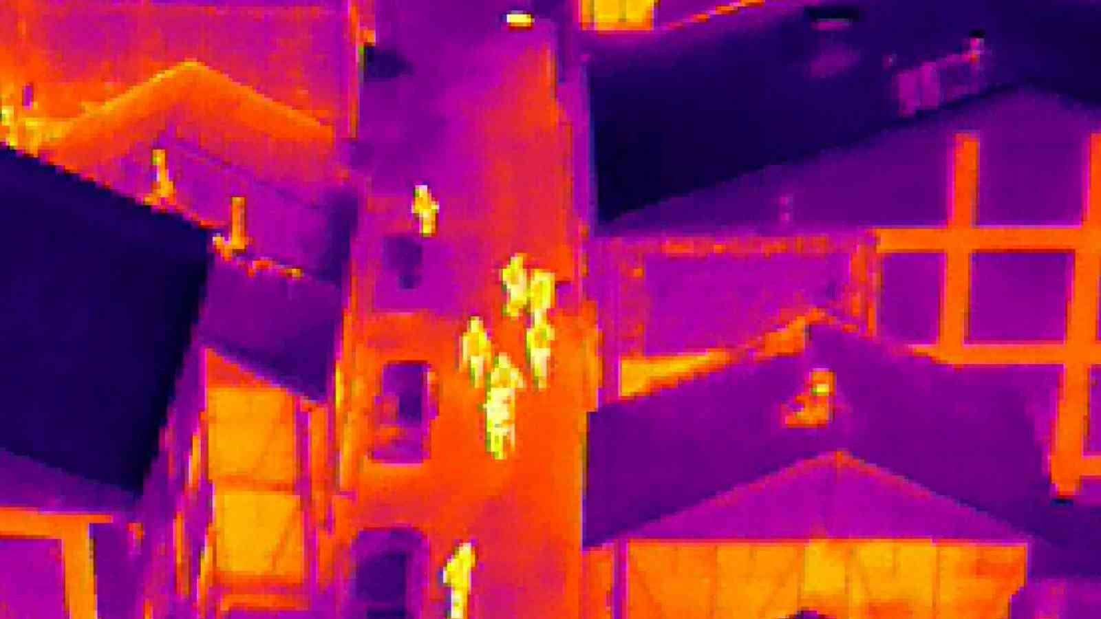 Büyük uyuşturucu operasyonu...Mal varlıklarına el konuldu...Termal kamerayla böyle yakalandılar Bursa merkezli 6 ilde 1500 polisin katılımıyla gerçekleştirilen dev uyuşturucu operasyonunda 79 kişi gözaltına alındı. Şafak vakti narkotik ve ...