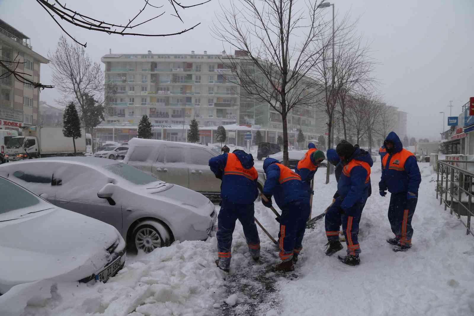 İstanbul’da 9 Mart Çarşamba gününden itibaren Sibirya kökenli soğuk hava dalgası ve yoğun kar yağışı bekleniyor. Meteoroloji Genel Müdürlüğü ve ...