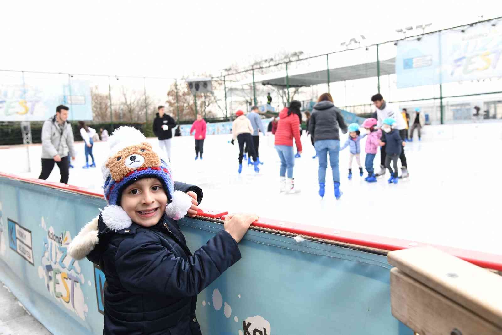 Buzzfest bu yıl yüz binin üzerinde ziyaretçi ağırladı Sadece Kadıköylülere değil her yaştan tüm İstanbullulara eğlenceli vakit geçirme imkânı sunan kış festivali Buzzfest, sona erdi. İki ay boyunca ...