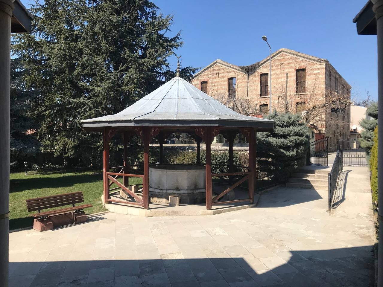 Cami musluklarını çaldılar EDİRNE (İHA) – Edirne’de tarihi caminin şadırvanında ve tuvaletlerde bulunan muslukların çalınma anı güvenlik kamerasına yansıdı. Alınan bilgiye ...