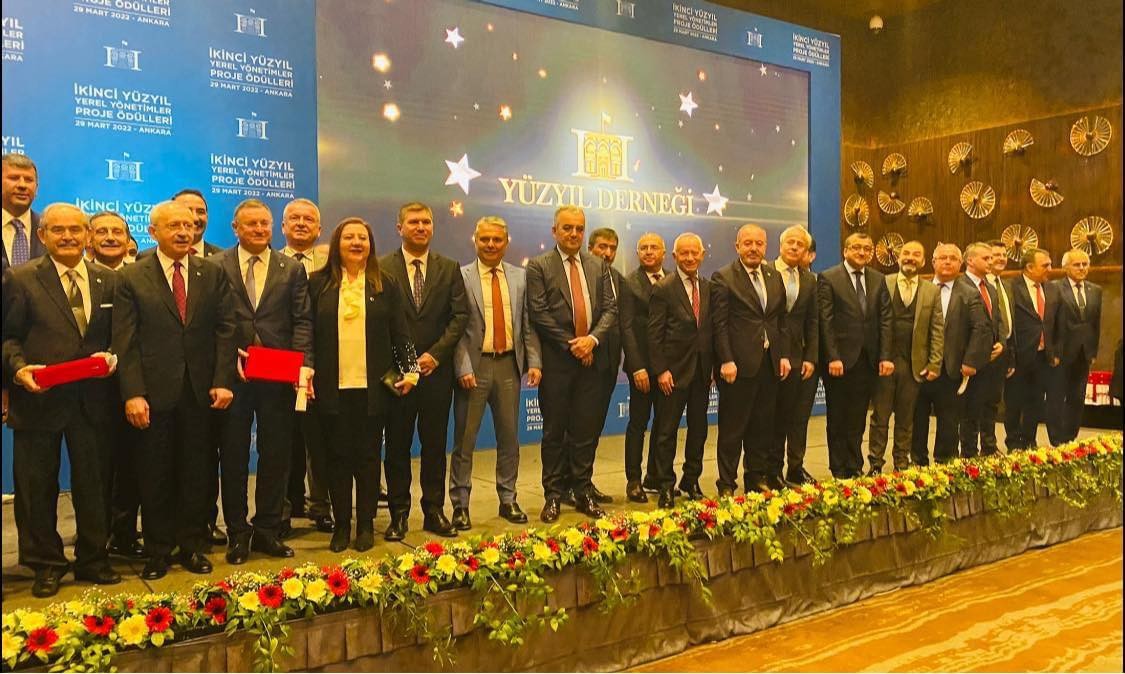 Çan Belediyesi Yerel Yönetimler proje alanında 2 ödül birden aldı İkinci Yüzyıl Yerel Yönetimler Proje Ödülleri çerçevesinde, CHP Genel Başkanı Kemal Kılıçdaroğlu’nun ve Millet İttifakı Genel Başkan ...