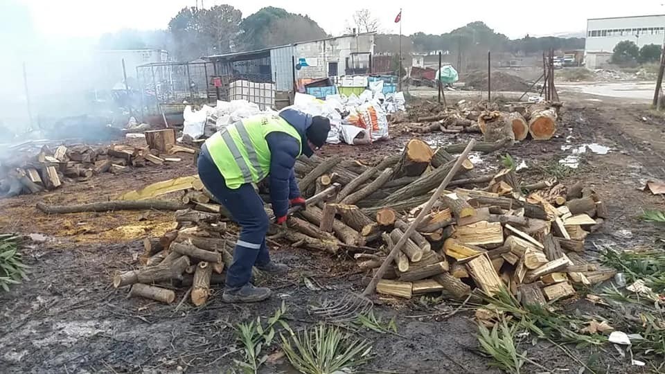 Çan Belediyesinden yakacak yardımı Çanakkale’nin Çan Belediyesi soğuk kış günlerinde ihtiyaç sahibi ailelere yakacak yardımında bulunuyor. Sosyal Belediyecilik anlayışı ile her ...