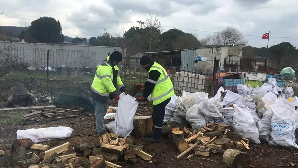 Çan Belediyesinden yakacak yardımı Çanakkale’nin Çan Belediyesi soğuk kış günlerinde ihtiyaç sahibi ailelere yakacak yardımında bulunuyor. Sosyal Belediyecilik anlayışı ile her ...