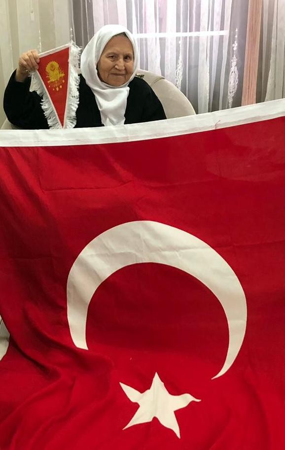 Çanakkale kahramanı Müstecip Onbaşı’nın kızı konuştu Çanakkale’de 30 Ekim 1915 tarihinde Kilitbahir’de nöbeti esnasında boğazdan geçmekte olan Fransız denizaltısı Turkuaz’ı top atışıyla vurarak ...