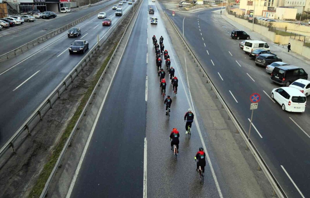 canakkale-sehitleri-anisina-300-kilometre-pedal-cevirecekler-2IgOIzCD.jpg