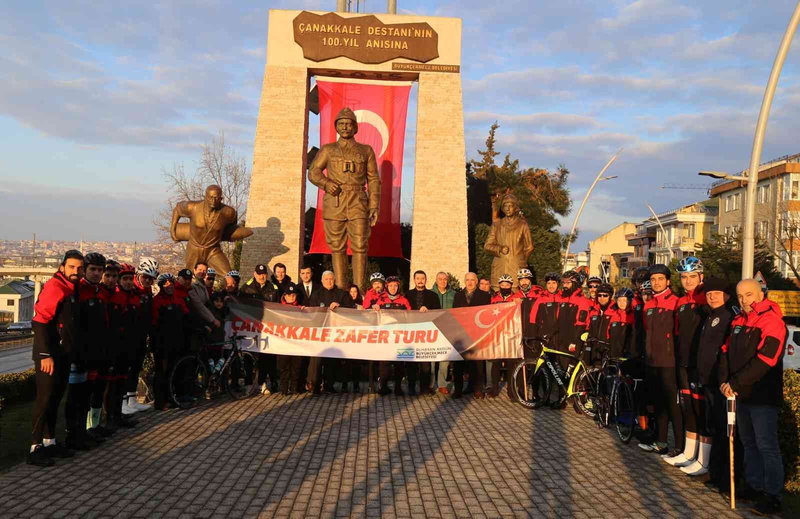 Çanakkale şehitleri anısına 300 kilometre pedal çevirecekler Büyükçekmece Belediyesi’nin geleneksel 18 Mart Çanakkale Zafer Turu etkinliği kapsamında yola çıkan 40 bisikletçi, Çanakkale şehitleri anısına ...