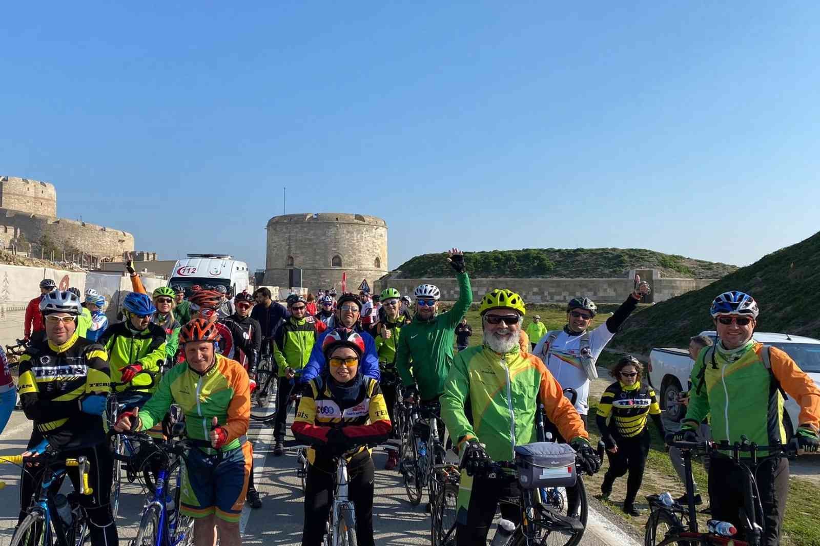 Çanakkale Tekirdağ’dan Başlar Şehitleri Anma Bisiklet Turu düzenlendi Tekirdağlı bisiklet severler tarafından düzenlenen ve artık geleneksel hale gelen ’Çanakkale Tekirdağ’dan Başlar Şehitleri Anma Bisiklet Turu’ 32 ...