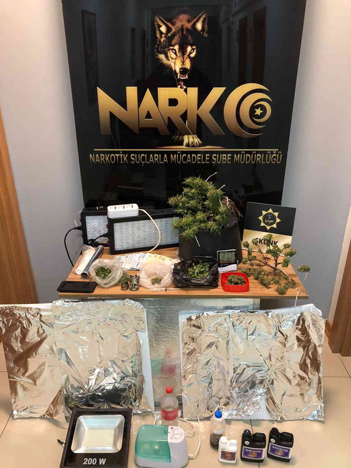 Çanakkale ve ilçelerinde son 1 ayda gerçekleştirilen uyuşturucu operasyonlarında 11 şüpheli tutuklanarak cezaevine gönderildi. Çanakkale Emniyet ...