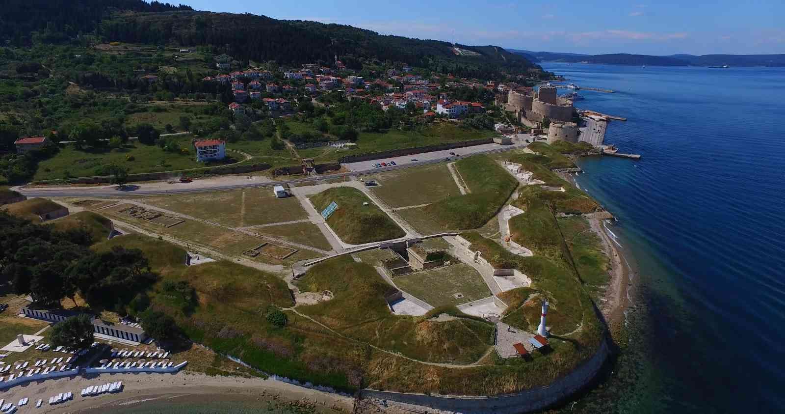 Çanakkale’de, 252 yıllık tarihi Namazgah Tabyasının sur duvarları restore ediliyor Çanakkale Savaşları sırasında 4. Ağır Topçu Alayı’nın karargah merkezi olan Namazgah Tabyalarının sur duvarlarının restorasyon çalışmaları ...