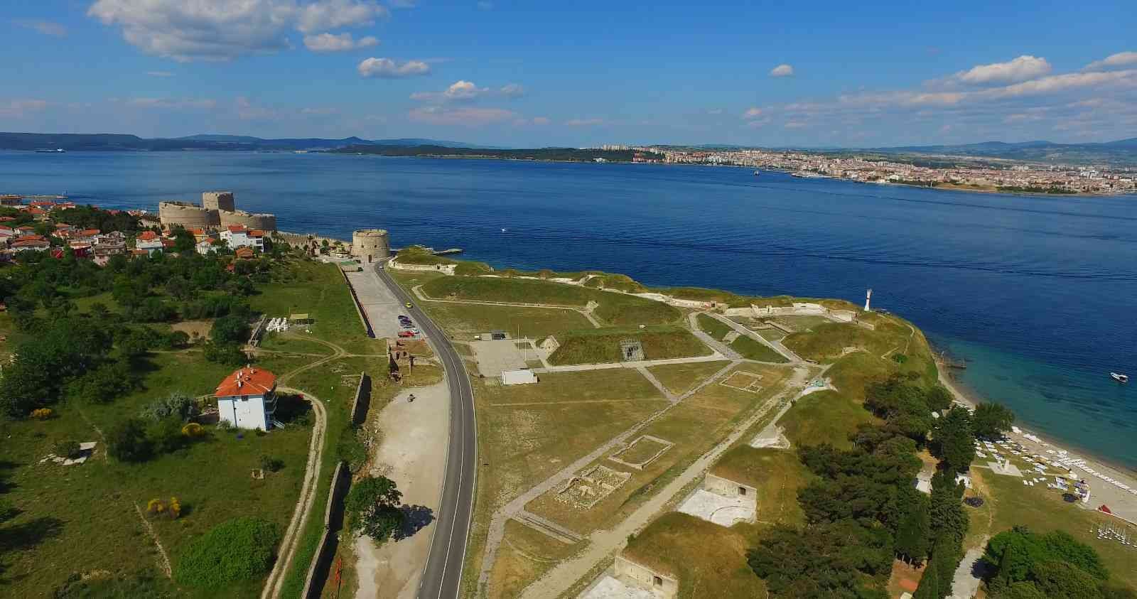 Çanakkale’de, 252 yıllık tarihi Namazgah Tabyasının sur duvarları restore ediliyor Çanakkale Savaşları sırasında 4. Ağır Topçu Alayı’nın karargah merkezi olan Namazgah Tabyalarının sur duvarlarının restorasyon çalışmaları ...