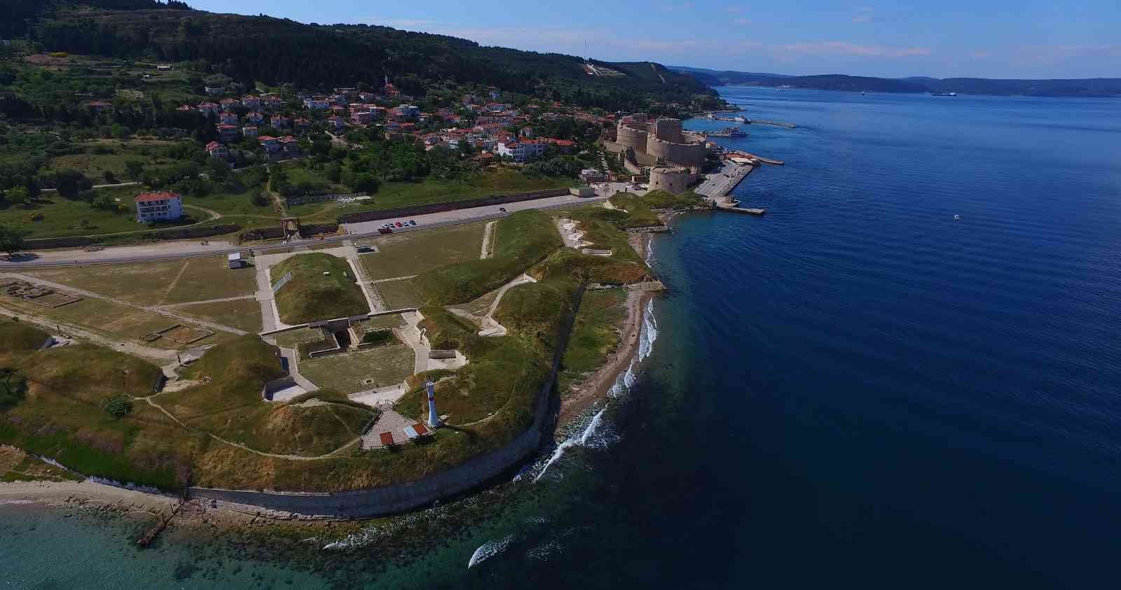 Çanakkale’de, 252 yıllık tarihi Namazgah Tabyasının sur duvarları restore ediliyor Çanakkale Savaşları sırasında 4. Ağır Topçu Alayı’nın karargah merkezi olan Namazgah Tabyalarının sur duvarlarının restorasyon çalışmaları ...