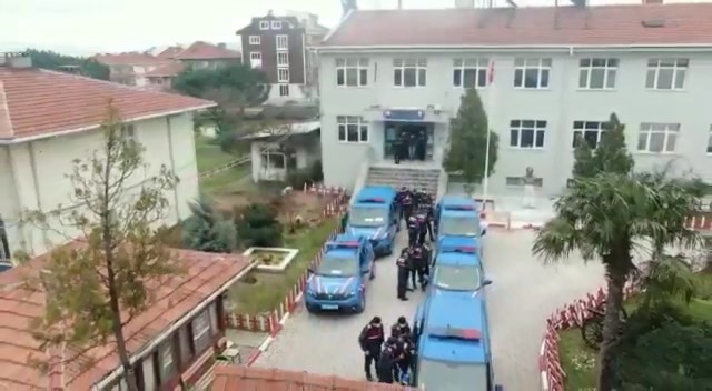 Çanakkale’de uyuşturucu operasyonu: 15 gözaltı Çanakkale İl Jandarma Komutanlığı ekiplerince, Çanakkale ve Balıkesir’de eş zamanlı gerçekleştirilen uyuşturucu operasyonunda 15 şüpheli ...