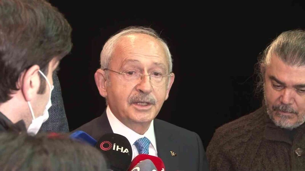 chp-genel-baskani-kemal-kilicdaroglu-elektrigi-kesilen-moda-sahnesini-ziyaret-etti-aFkbwTij.jpg