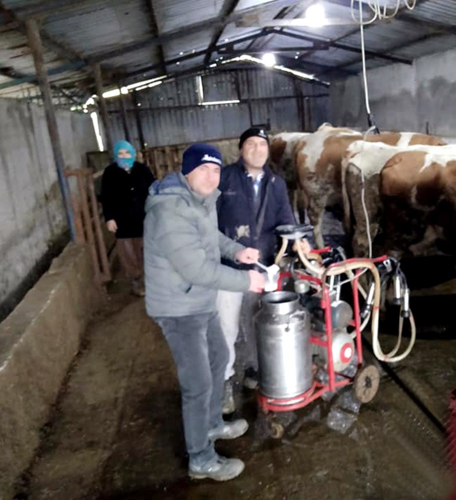 Çiğ sütler sınıflandırılıyor Tarım ve Orman Bakanlığı tarafından Bursa’nın ilçelerinde üretimi yapılan çiğ sütler sınıflandırılıyor . Tarım ve Orman Bakanlığı’nın çiğ sütün ...