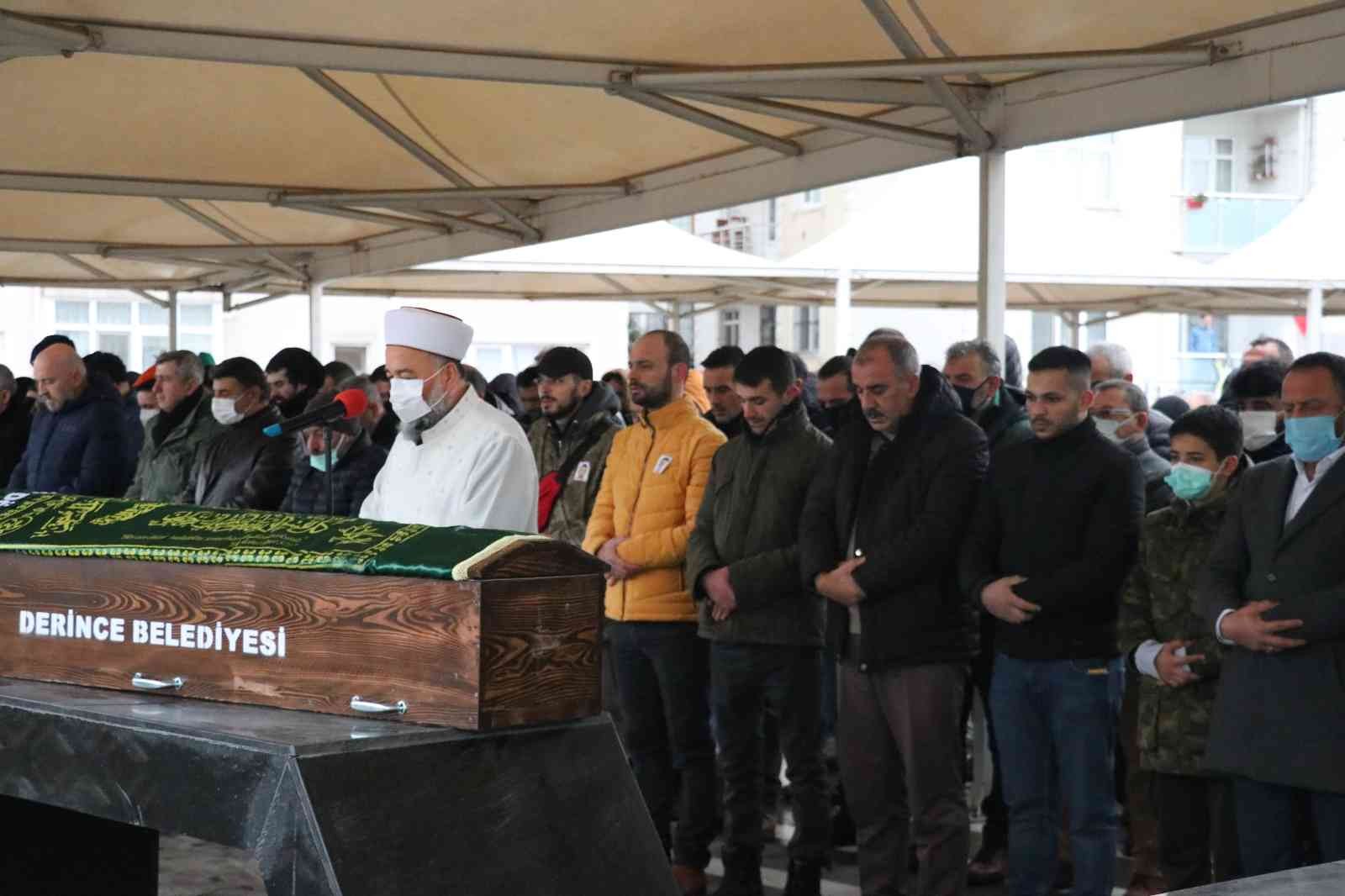 Kocaeli’nin Derince ilçesinde tabancayla vurularak öldürülen evli ve 2 çocuk babası şahıs toprağa verildi. Olay, 1 Mart Salı gecesi Derince ...