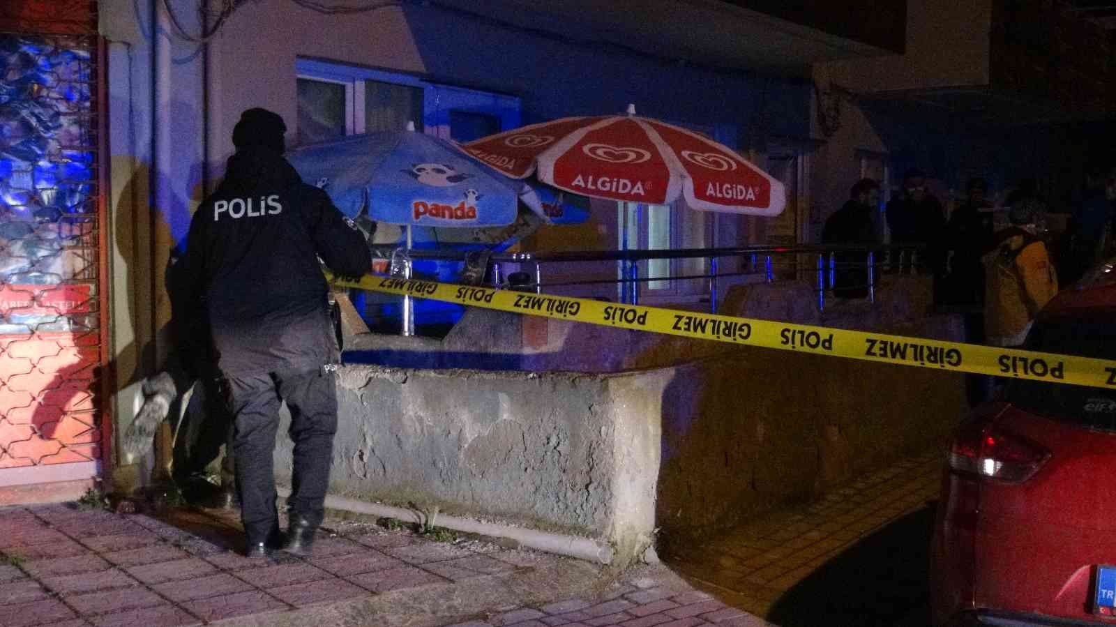 Cinayetle ilgili kan donduran detay: “Ağabeyini vurdum, haberin olsun” Kocaeli’nin Derince ilçesinde yalnız yaşayan bir kişi silahla vurularak öldürüldü. Cinayetin ardından zanlı olduğu ileri sürülen U.A., Tolga ...