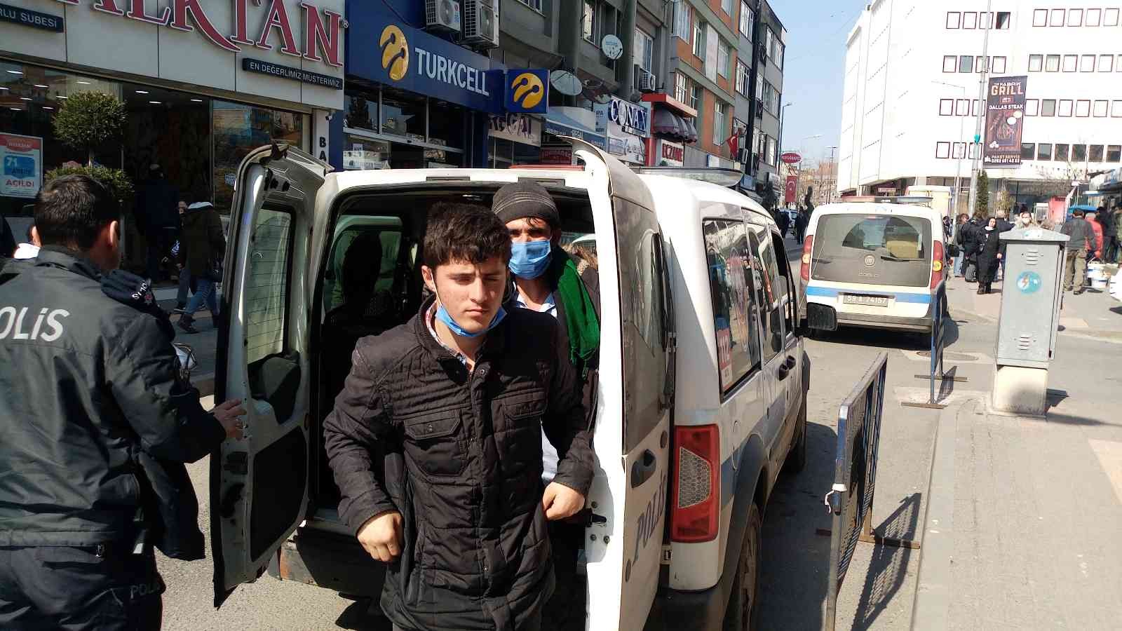 Çorlu’da 30 kaçak göçmen yakalandı Tekirdağ Çorlu’da düzensiz göç ile mücadeleye yönelik yapılan uygulamada 30 kaçak göçmen yakalandı. Edinilen bilgiye göre, Çorlu İlçe Emniyet ...