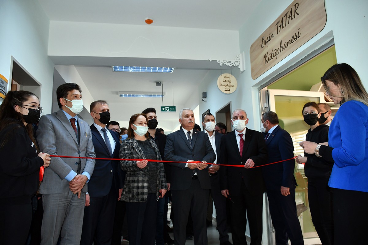 Çorlu’da kütüphane açılışı Çorlu’da eğitim-öğretim veren kurumlar arasında yer alan Mehmet Akif Ersoy Anadolu Lisesi’nde kurulan kütüphanenin açılışı yapıldı. Tekirdağ ...