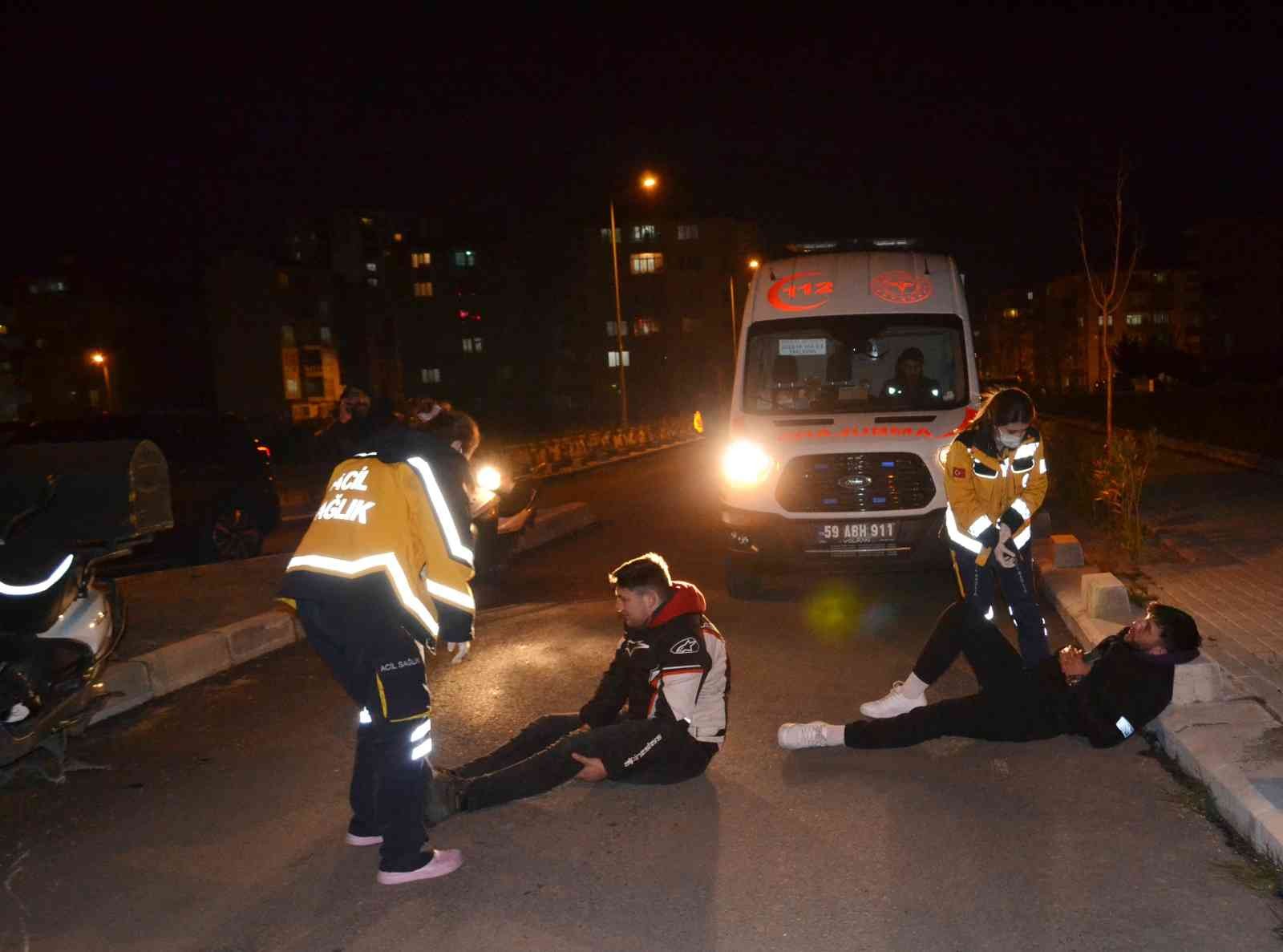 Tekirdağ’ın Çorlu ilçesinde motosikletin devrilmesi sonucu meydana gelen kazada 2 kişi yaralandı. Kaza, gece saatlerinde Kazımiye Mahallesi ...