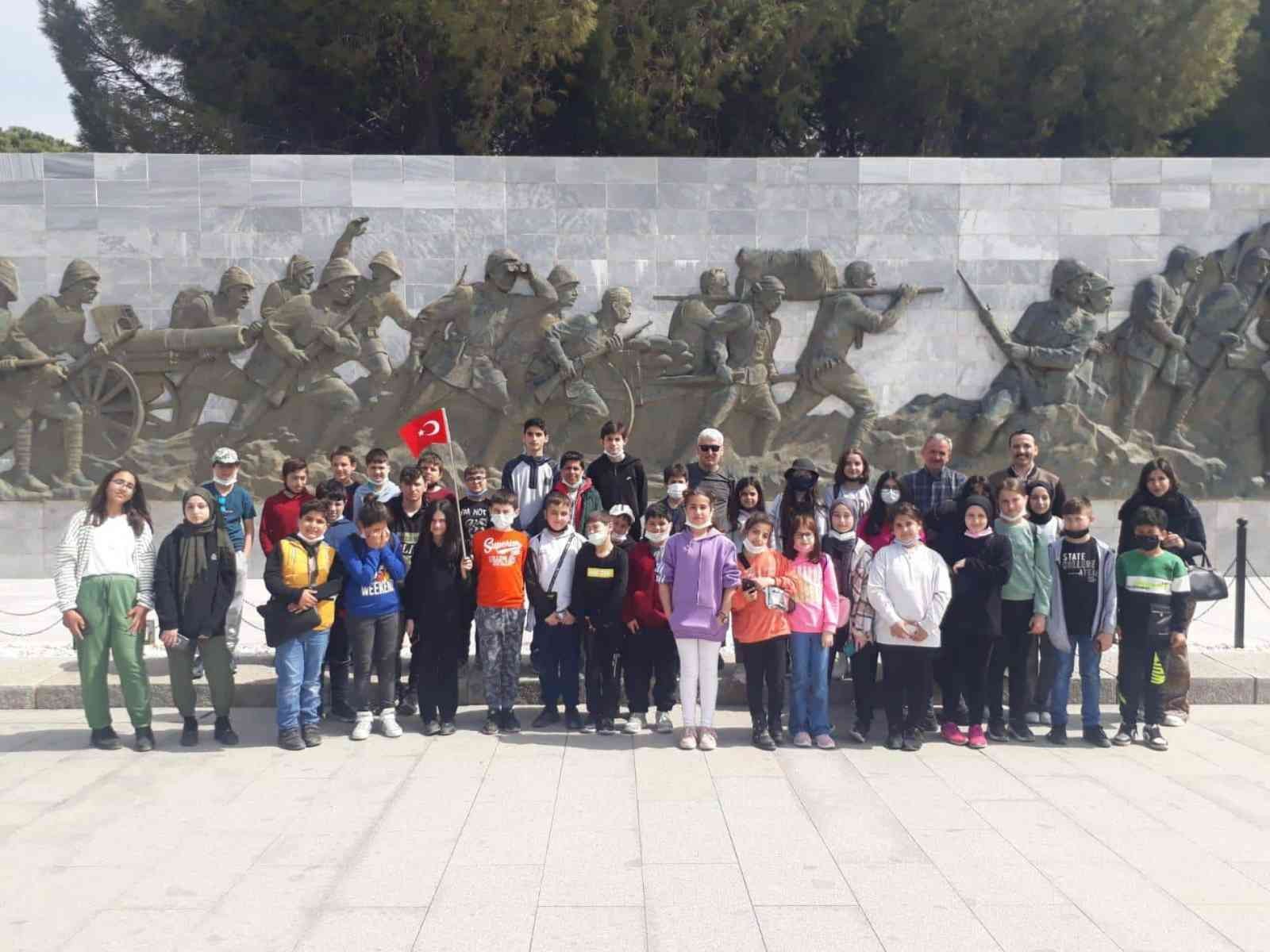 Çorlulu öğrencilerden Çanakkale çıkarması Tekirdağ’ın Çorlu ilçesinde eğitim veren 5 okulun öğrencileri, Tekirdağ İl Gençlik ve Spor Müdürlüğü ile Çorlu İlçe Milli Eğitim Müdürlüğü ...